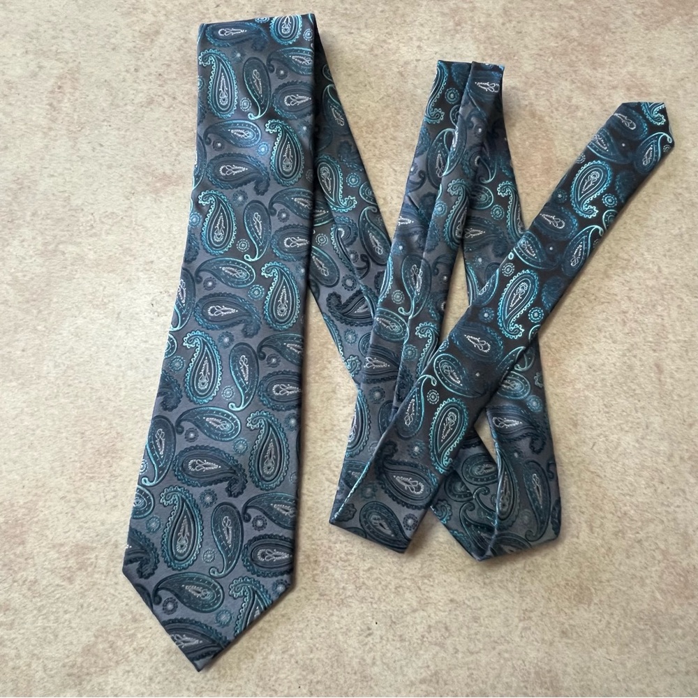💕2/$30 💕Alfred Sung 100% Silk Paisley Grey, Silver, Blue And Teal Tie NWOT